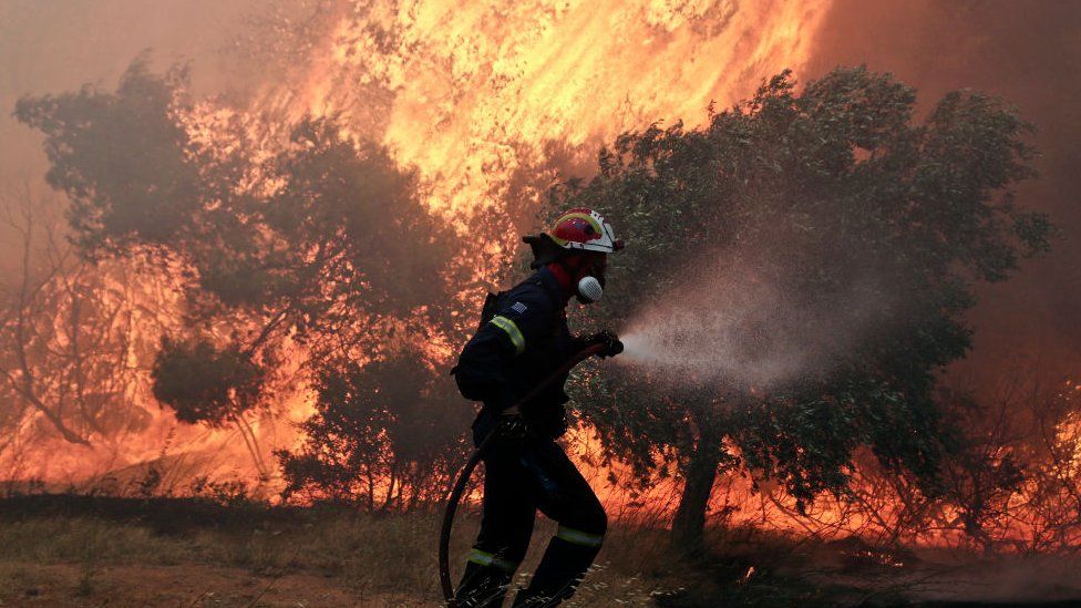 Wildfire in Europe  ಏರುತ್ತಿರುವ ತಾಪಮಾನದ ನಡುವೆ: ಯುರೋಪ್ ಉಲ್ಬಣಗೊಳ್ಳುತ್ತಿರುವ ಕಾಡ್ಗಿಚ್ಚು